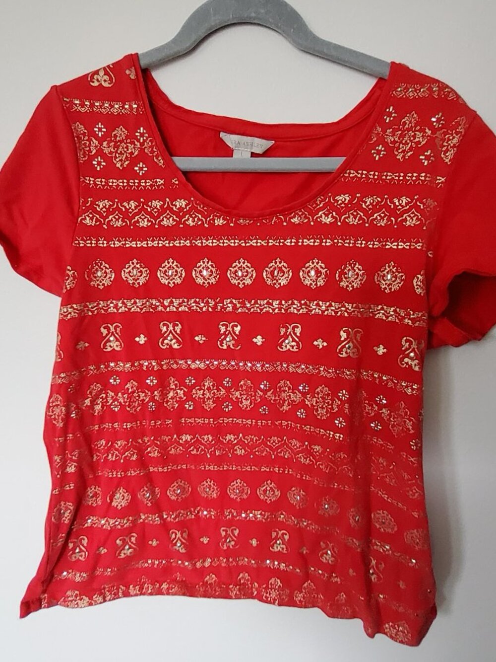 Vintage Boho Laura Ashley Red t-shirt with gold print design Size L